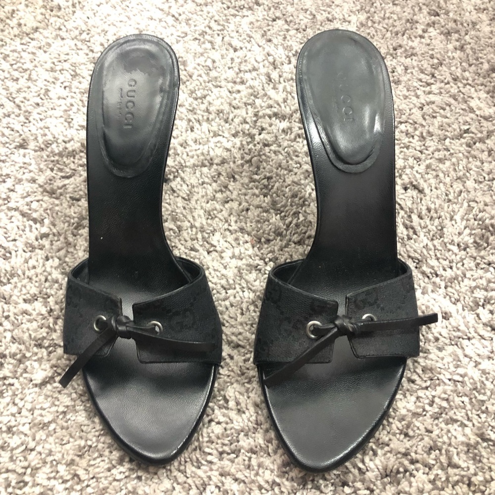 Vintage Gucci Black heeled slides w signature GG